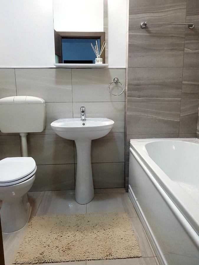Happyhome Central Deluxe Apartments Oradea Eksteriør bilde
