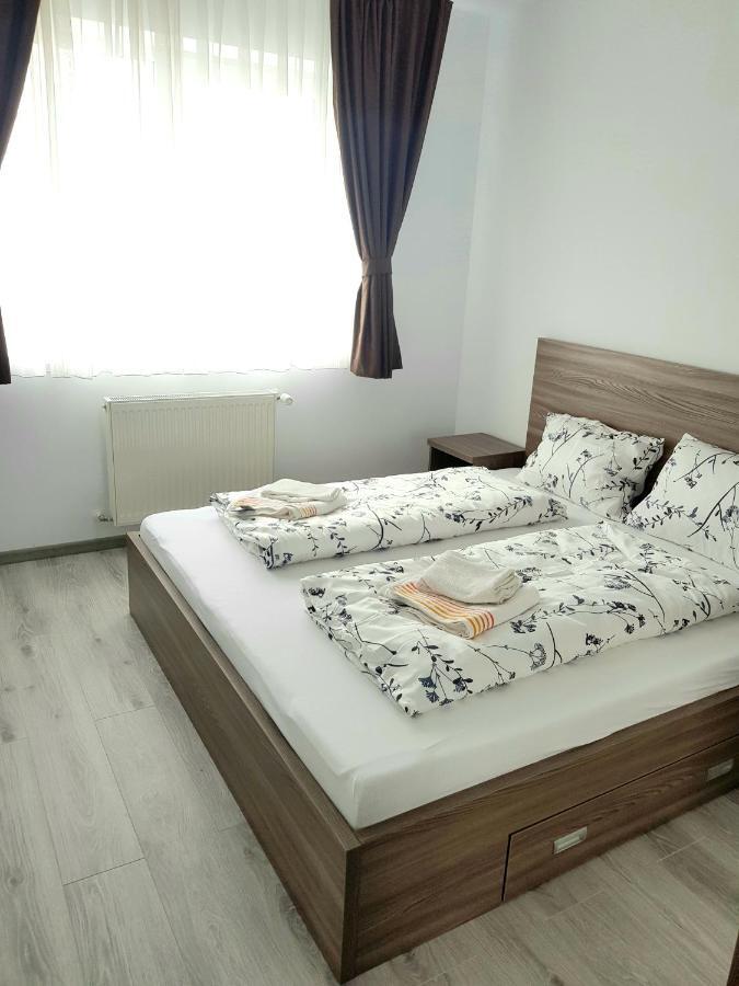 Happyhome Central Deluxe Apartments Oradea Eksteriør bilde